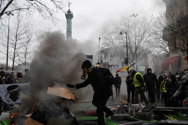 “Jelekët e Verdhë” në protestë, plagoset një lider i tyre