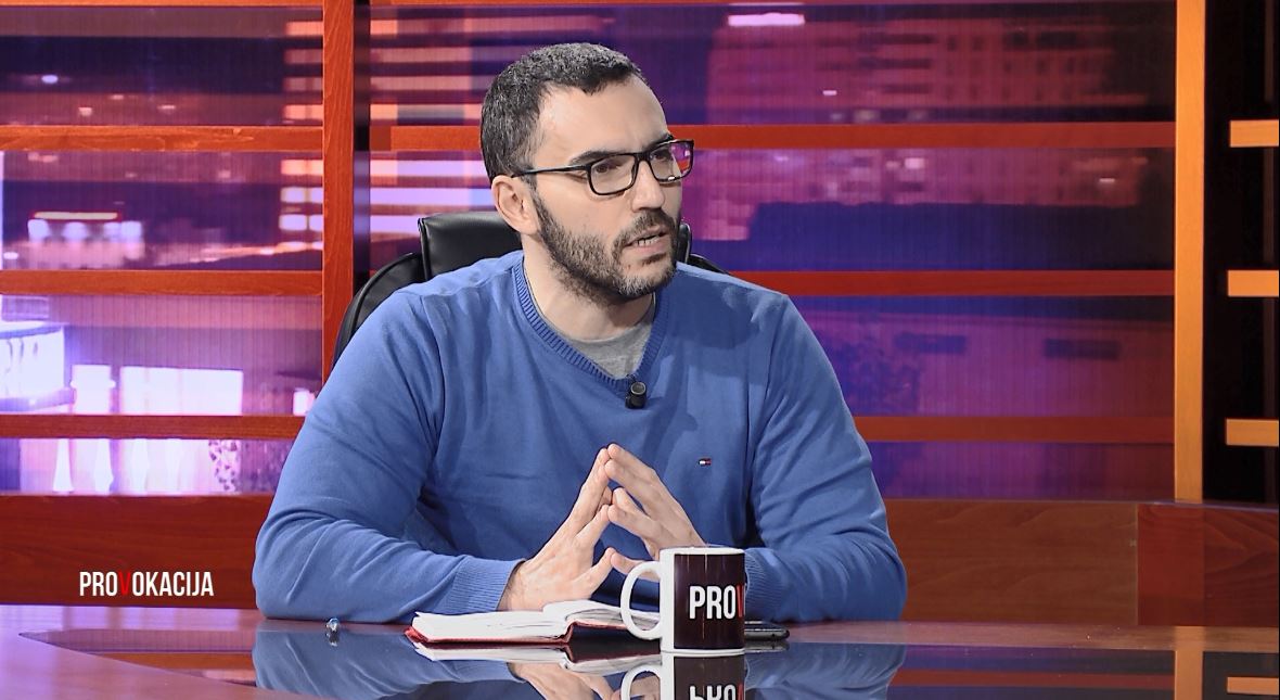 Qorri: Studentët tronditën sistemin politik pa gjuajtur me gurë