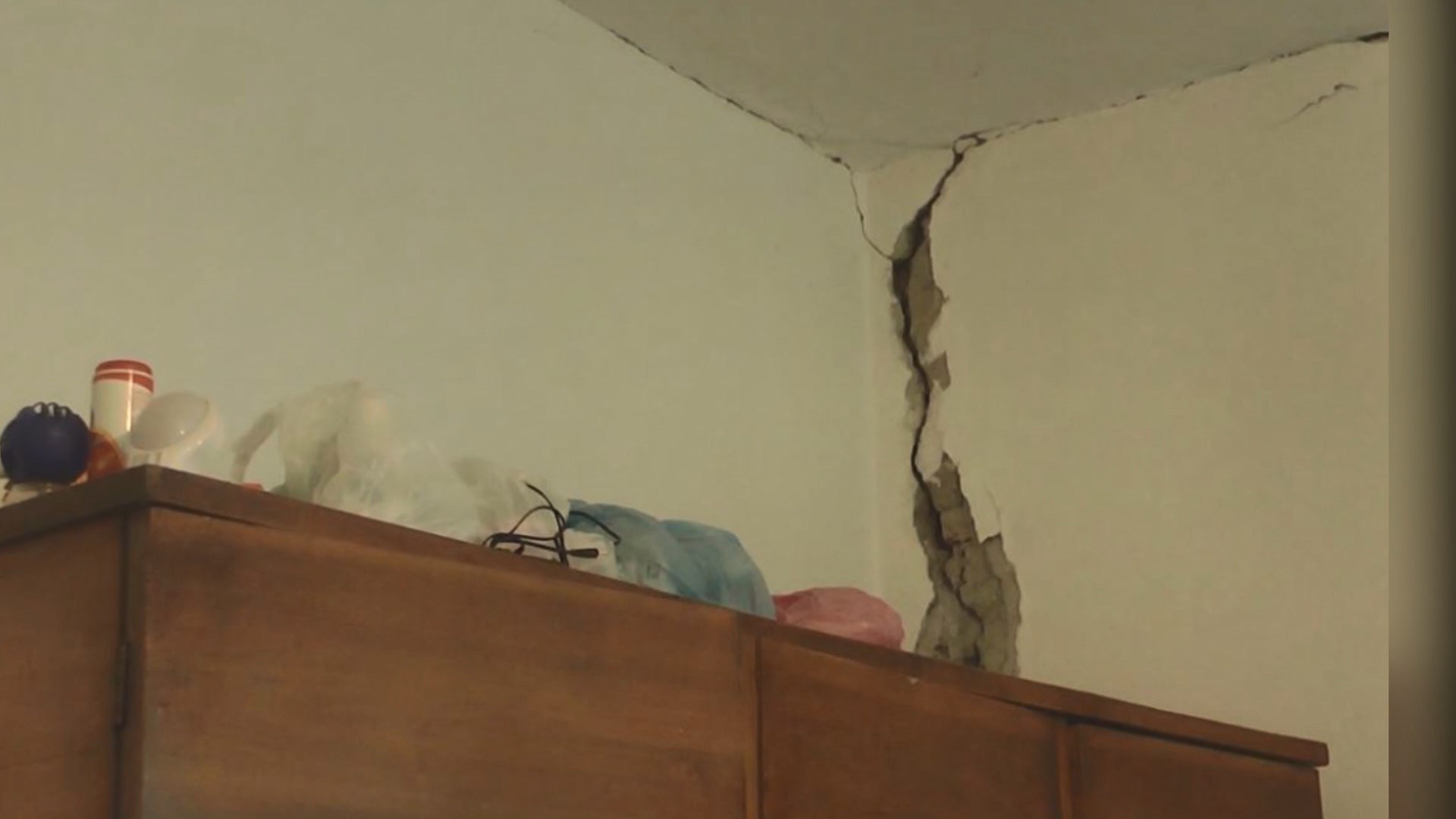 Tërmeti i të premtes në Vlorë, dëmtohen shtëpitë dhe shkolla në Kuç