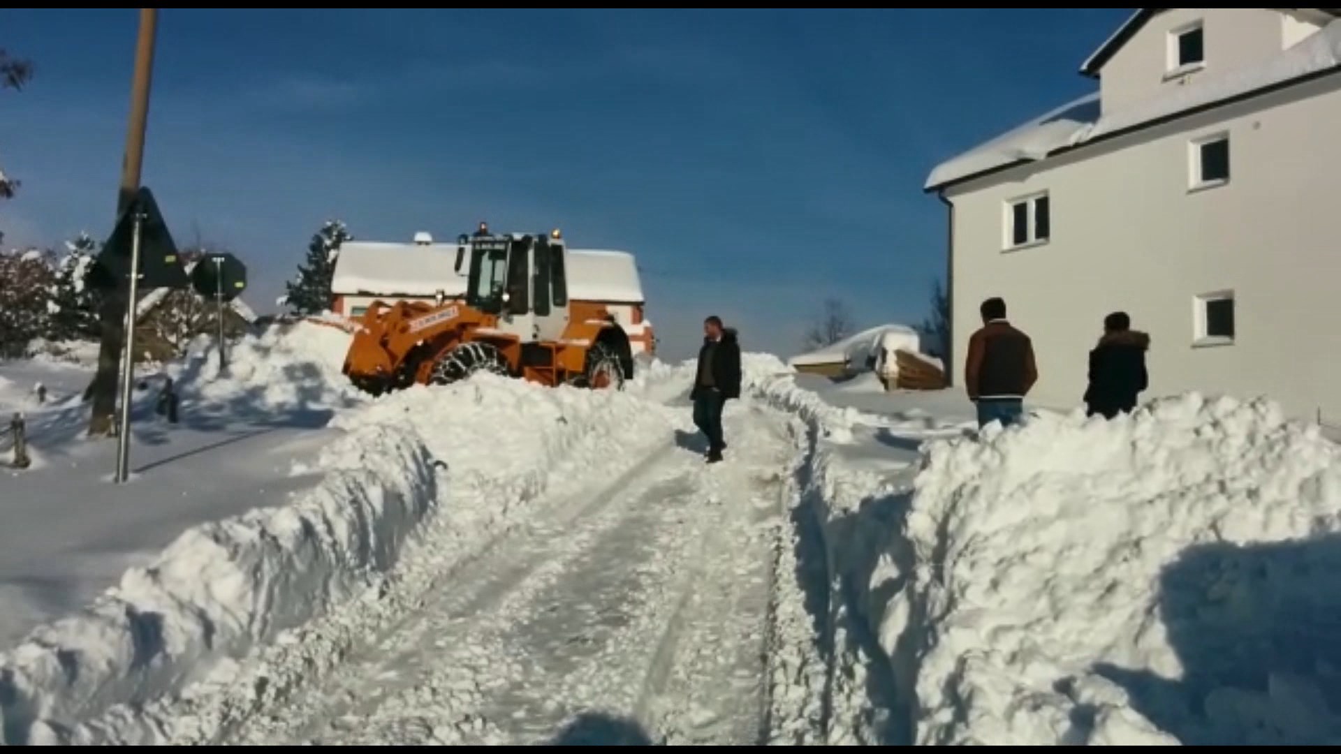 Bashkia e Kukësit ekipe në terren për të hapur rrugët