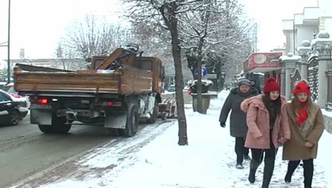 Reshjet e borës, izolohen shumë fshatra në Korçë dhe Pogradec