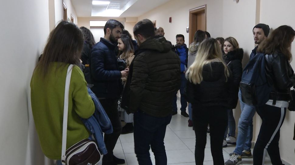 Studentët e Drejtësisë takohen sërish me Rektorin Mynyr Koni