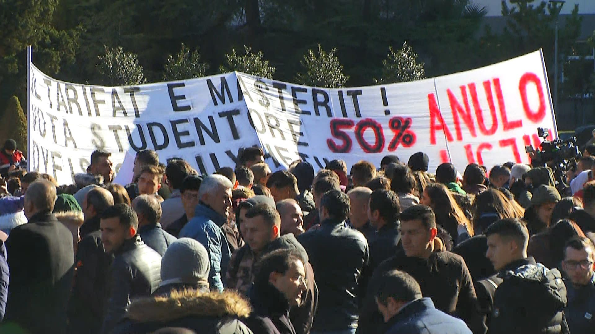 Studentët i rikthehen protestës para Kryeministrisë