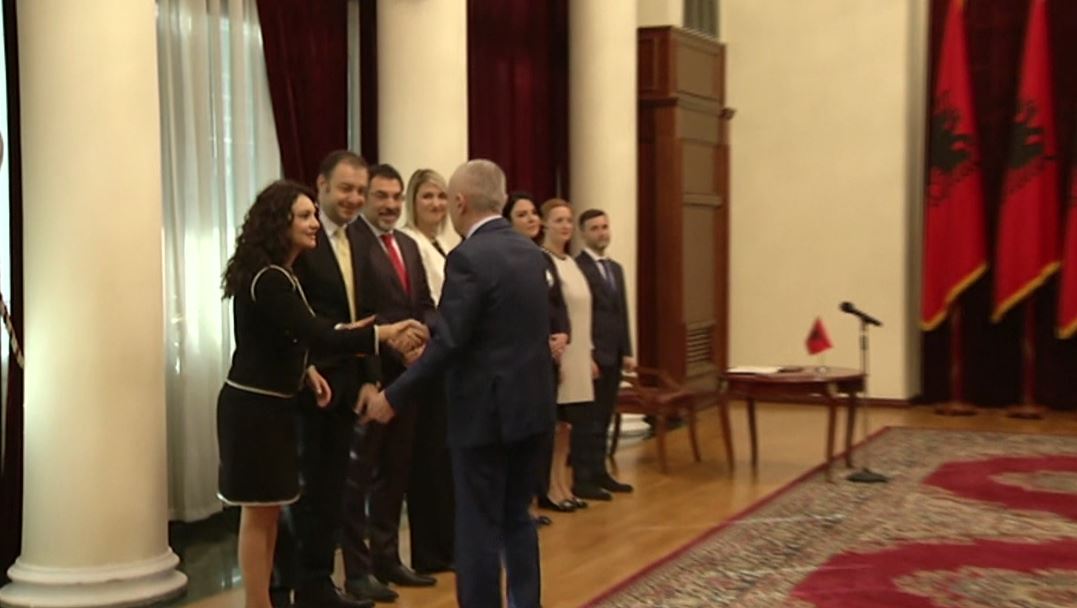 Betohen në Presidencë, ministrat e rinj marrin zyrtarisht detyrën