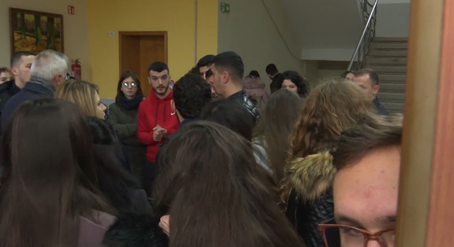 Kaos në Universitetin “Luigj Gurakuqi”, flet rektori dhe studentët