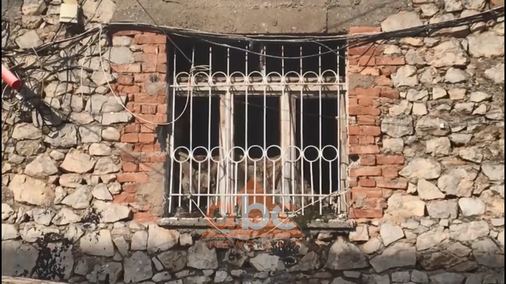 Shkrumbohet një shtëpi në Shkodër, humb jetën e moshuara