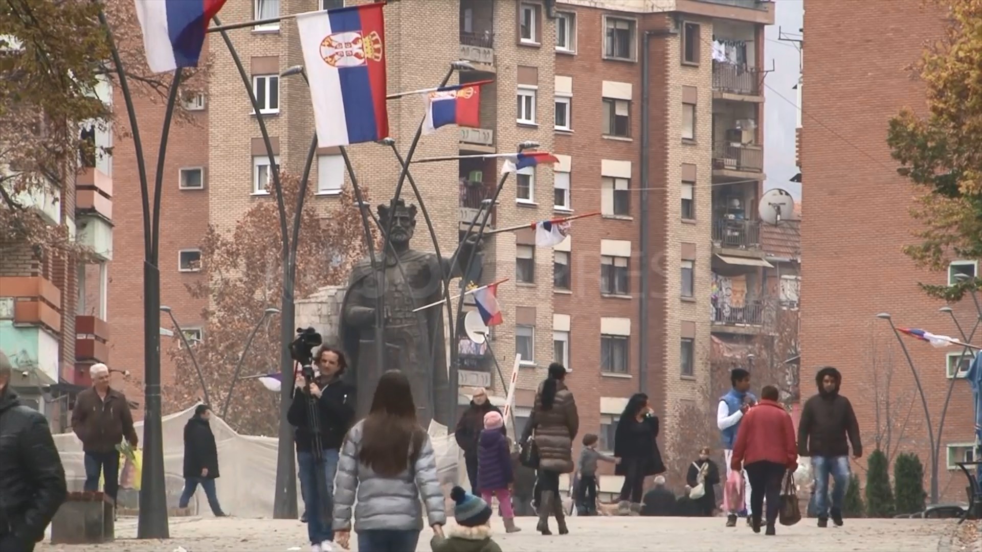 Serbët protestuan kundër bashkimit të Mitrovicës