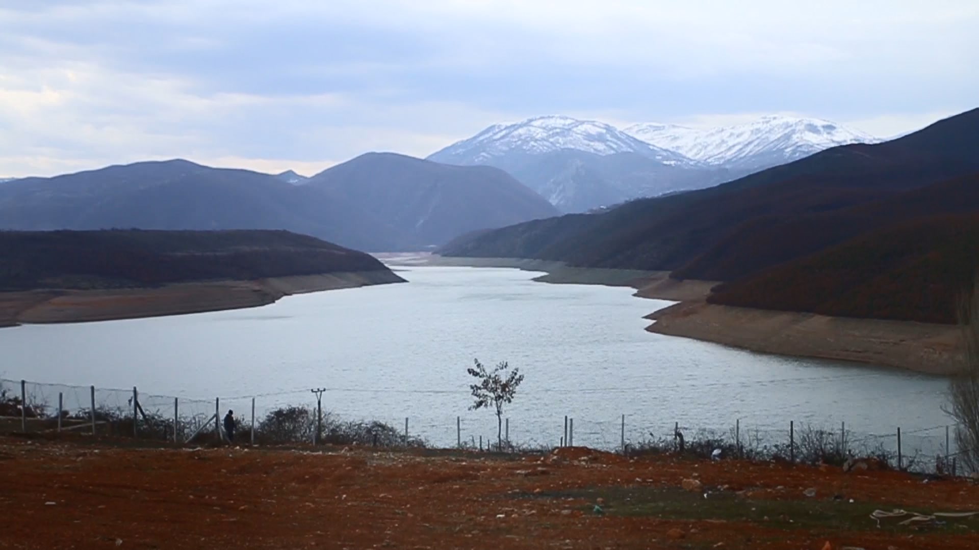 Temperatura të larta në verilindje, shkrirja e borës rrit nivelin e Fierzës