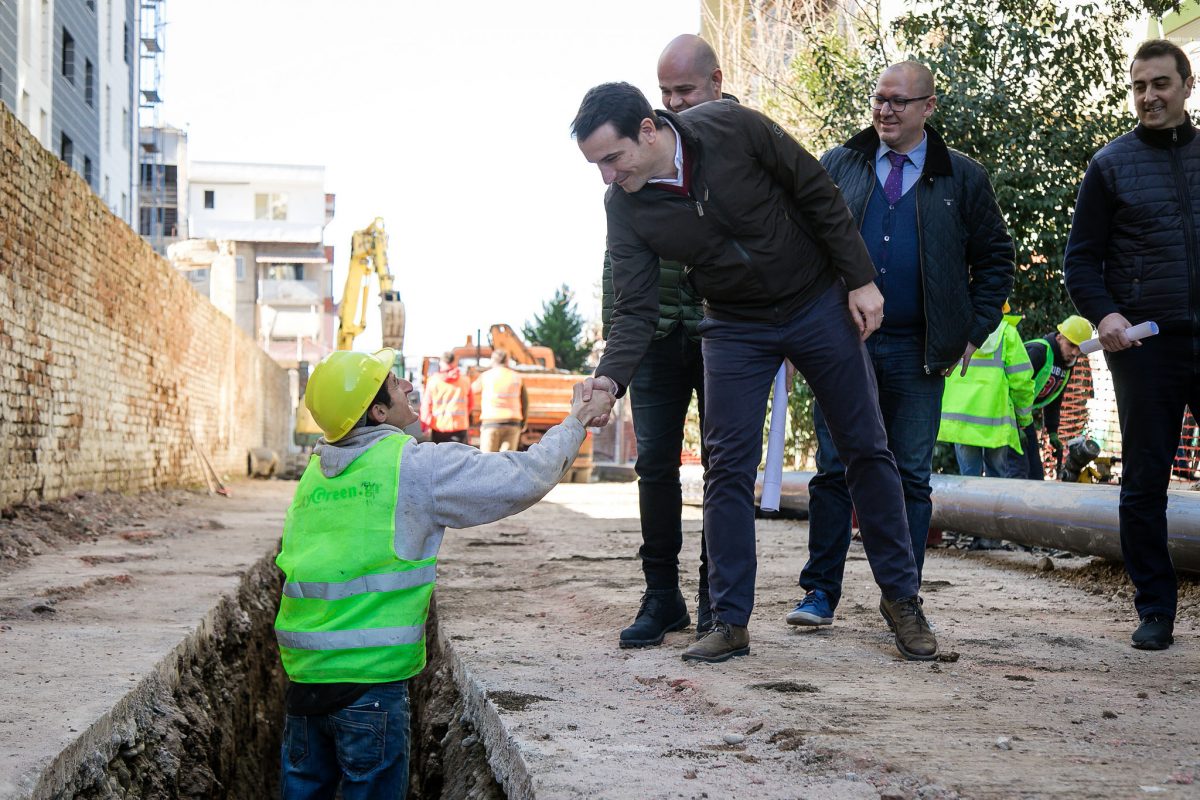 Linjë e re ujësjellësi në Tiranë