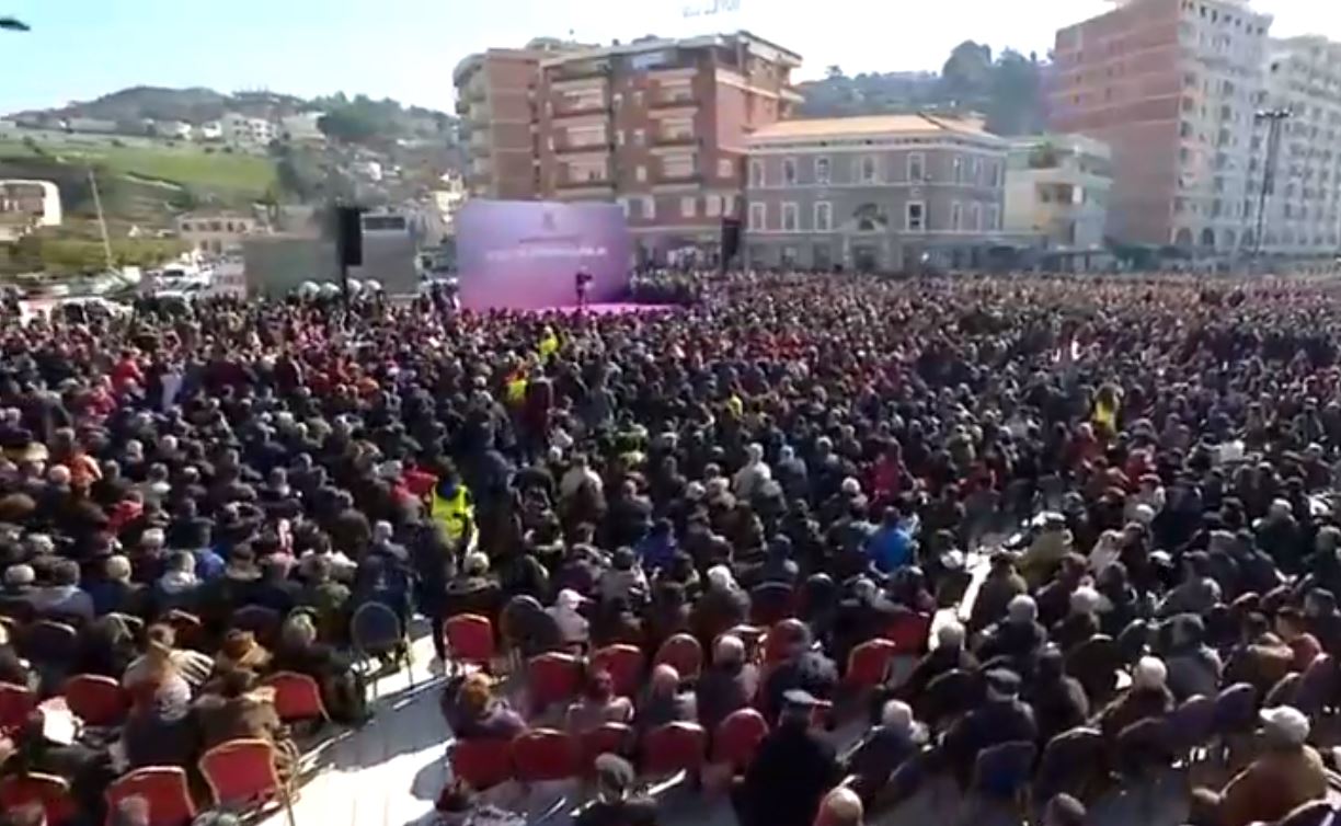 Rama takim në sheshin e Flamurit: Shqipëria dhe Vlora kanë Zot