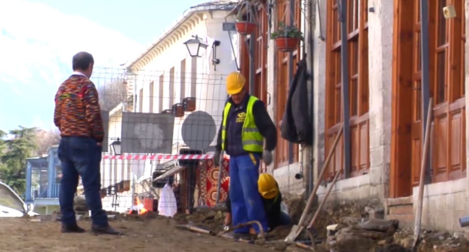 Zbulohen kalldrëmet e hershme në rrugicat e Gjirokastrës