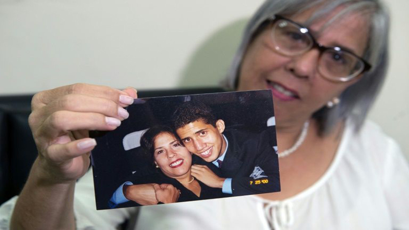 Deklarata e nënës së Guaido: Frikësohem për jetën e djalit
