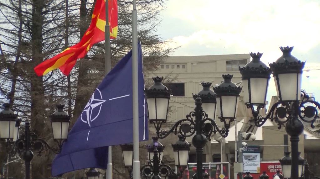 Ceremoni për ngritjen e flamurit të NATO-s në Shkup