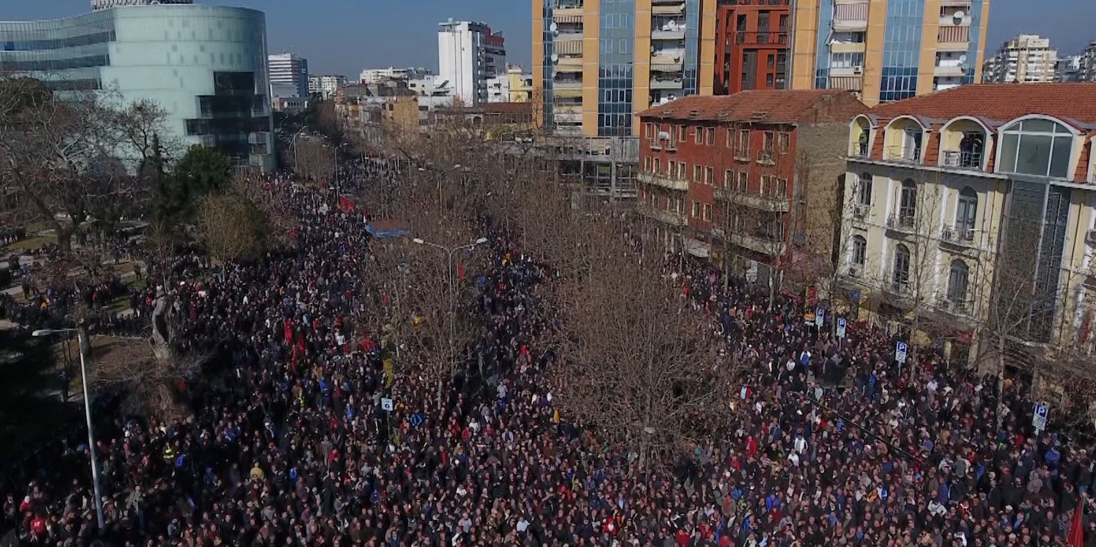 Opozita dorëzon mandatet: Ua dedikojmë qytetarëve