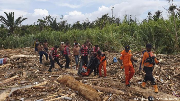 Përmbytje në Indonezi, shkon në 77 numri i viktimave