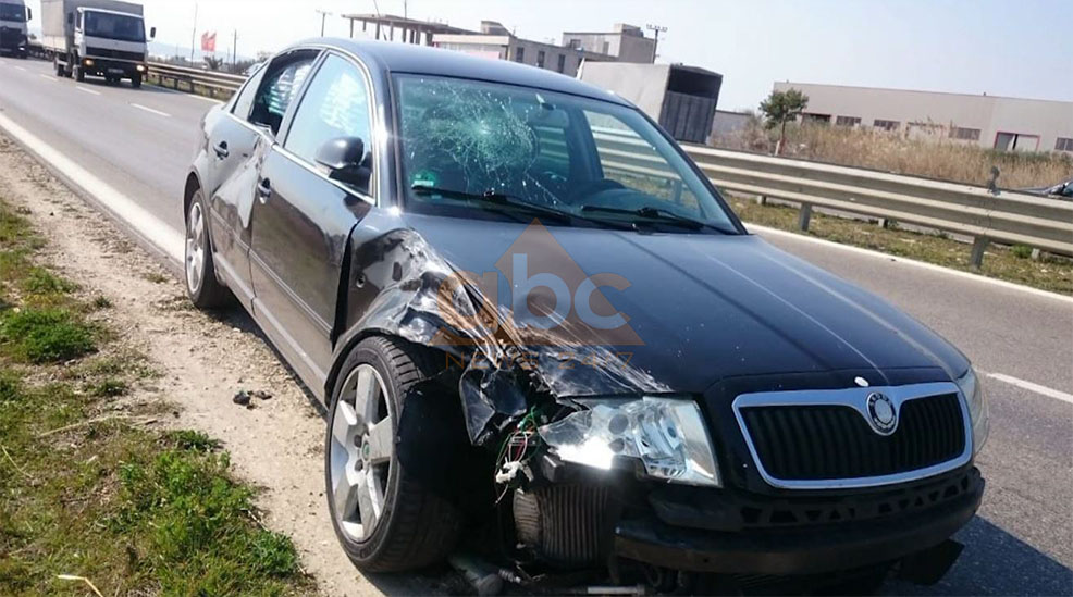 Aksident në autostradë, tre të plagosur