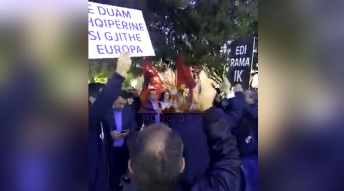 Emigrantët në Athinë protestë kundër Ramës (Video)