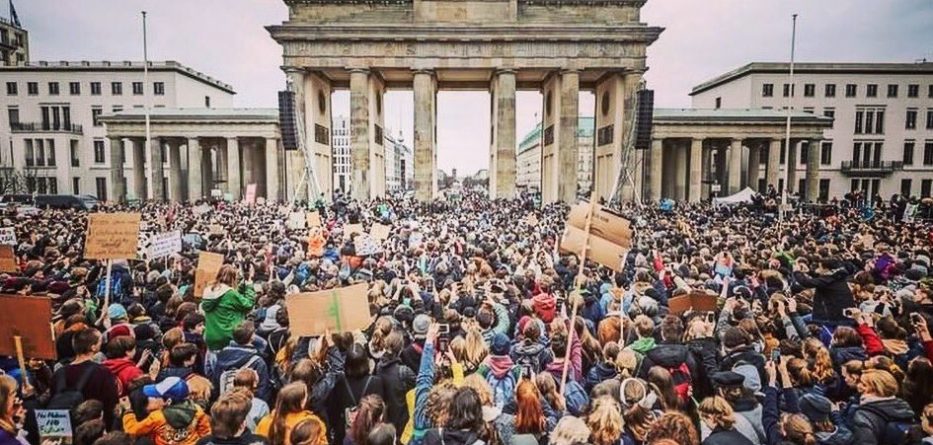 16-vjeçarja suedeze mbledh mijëra në Berlin