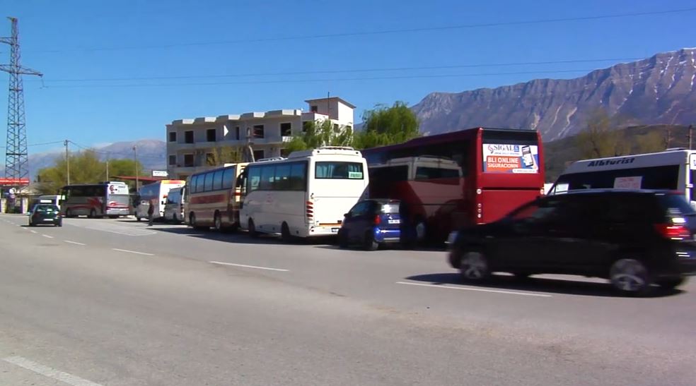 Dita e 4-t e protestës së drejtuesve të autobusëve në Gjirokastër