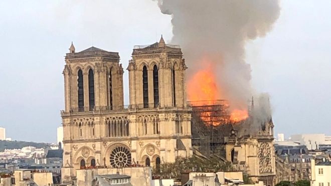 Zjarri në Notre Dame, vjen premtimi i Macron