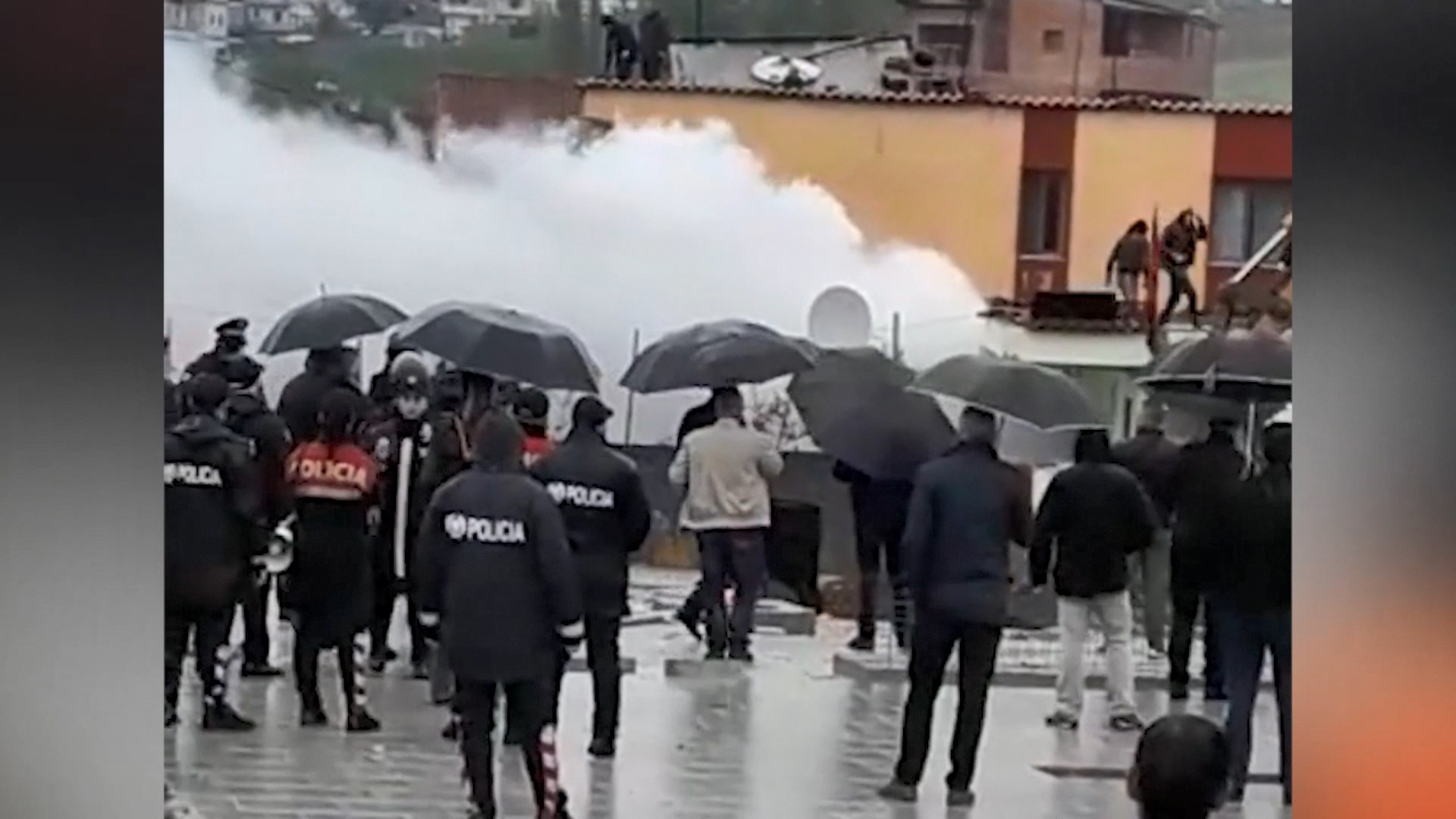 Basha: Dhunë, gaz, terror nga policia kundër qytetarëve