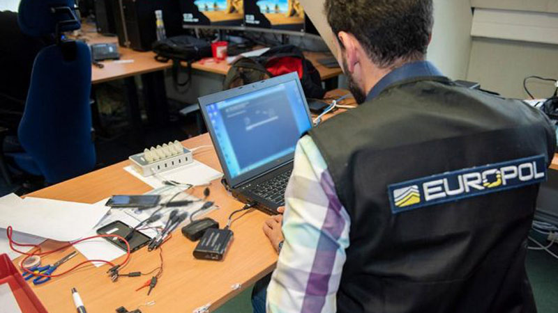 Europol “spastron” mafian shqiptare, 64 persona të arrestuar