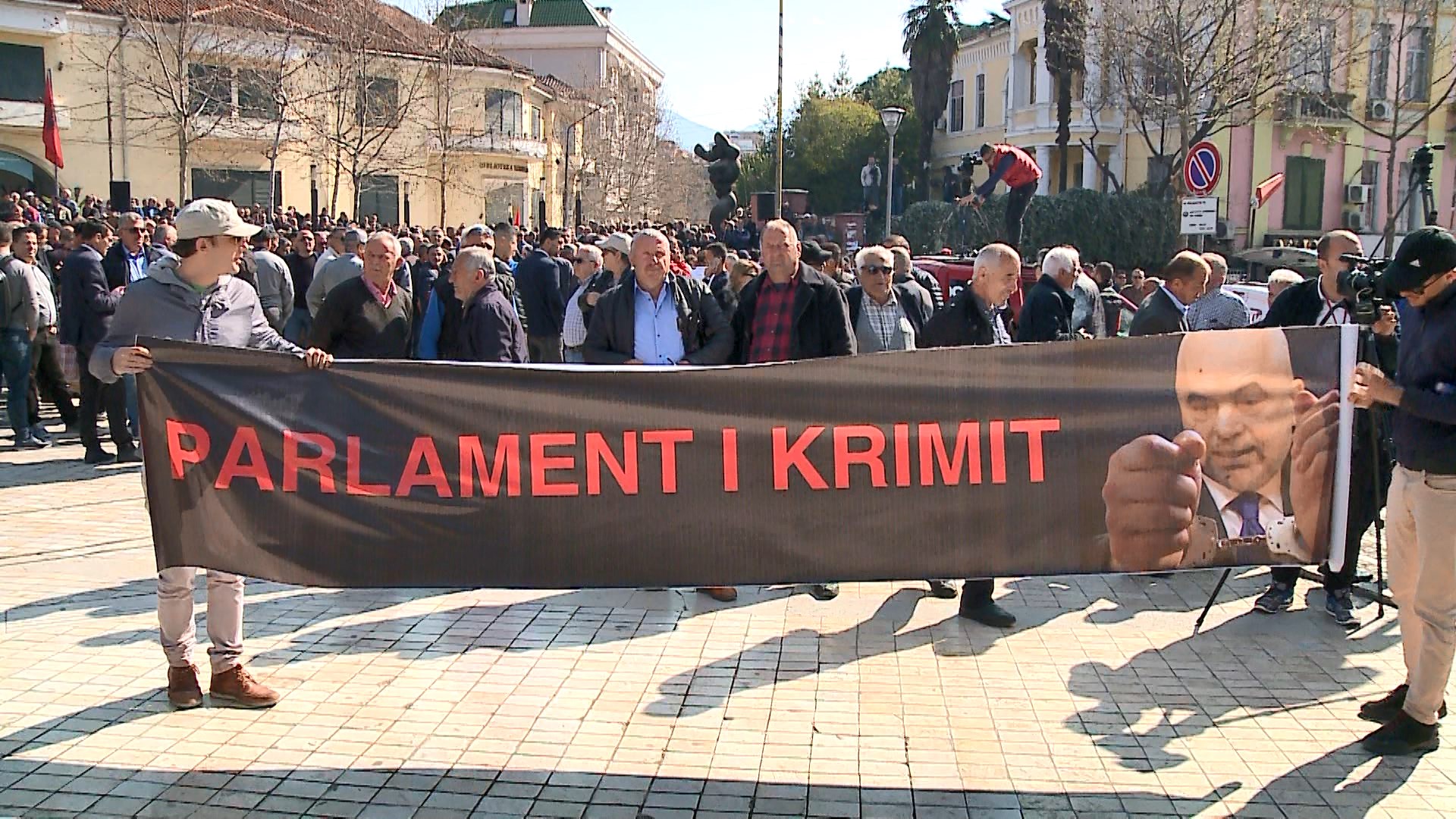 Përplasja e përjavshme mazhorancë – opozitë, çfarë pritet të enjten?