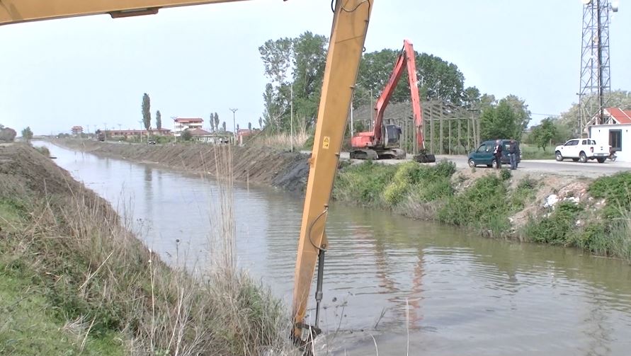 Bllokimi i kolektorëve shkakton probleme në tokat e bujqve