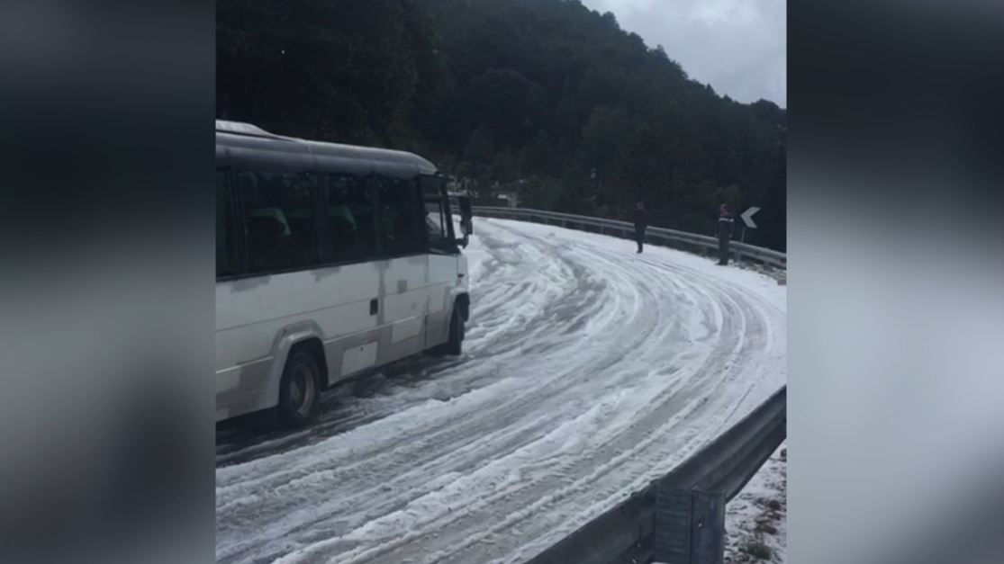 Breshër i fuqishëm në Llogara, drejtuesit e mjeteve u kapën në befasi