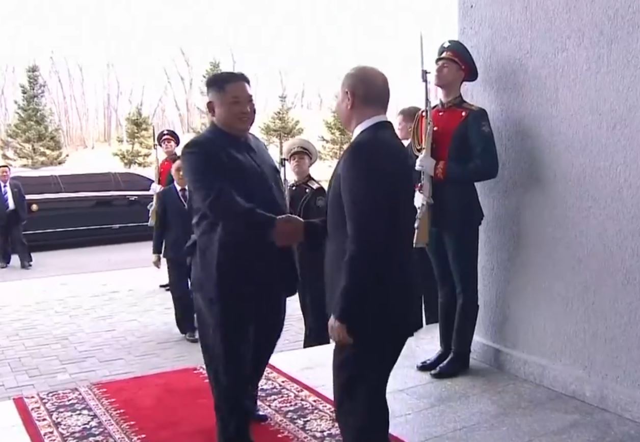 Takimi Kim Jong Un, Putin thyen heshtjen