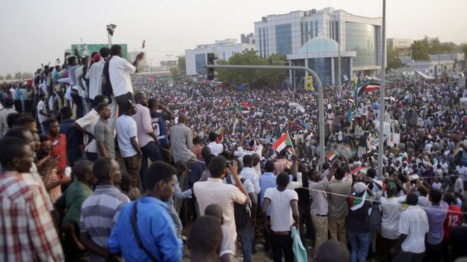 Sudan, grushti ushtarak rrëzon Presidentin