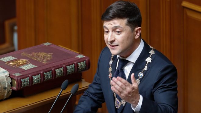 Zelensky merr zyrtarisht postin e kreut të shtetit