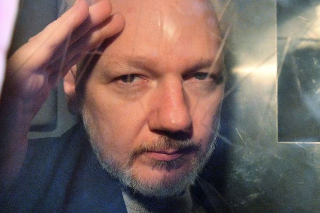 OKB: Assange ka shenja të torturave psikologjike