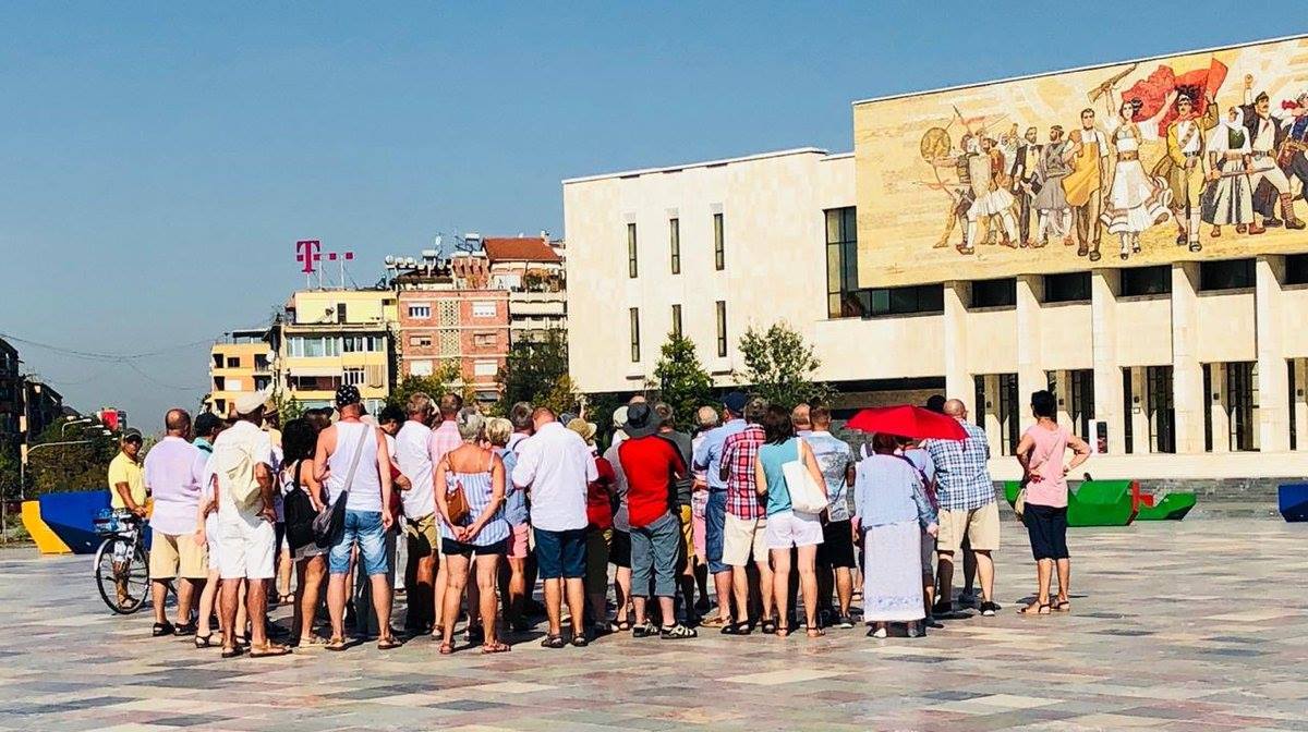 Tirana, destinacioni i preferuar i turistëve skocezë, polakë dhe gjermanë