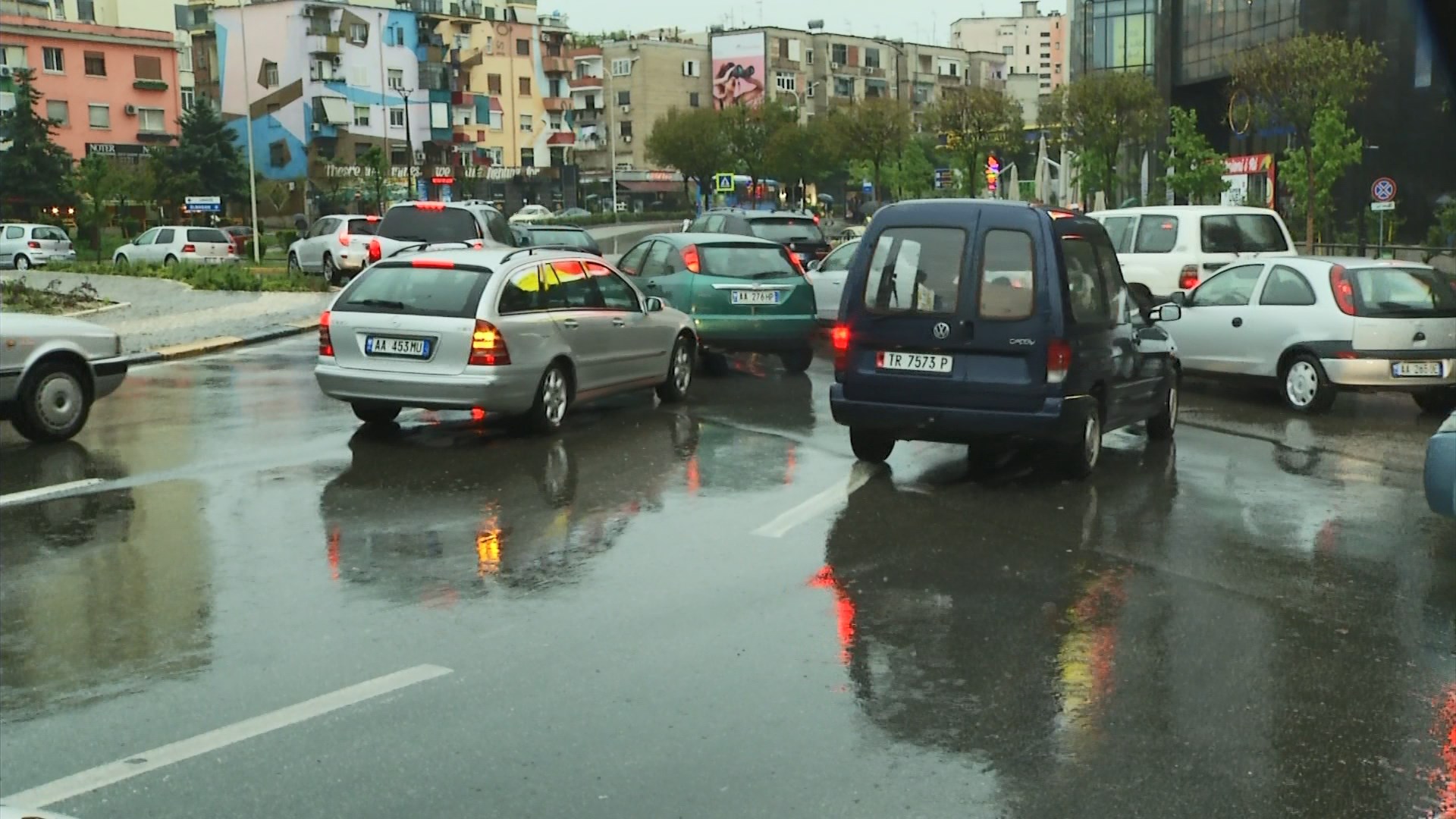 Bashkia rikthen ditën pa makina në Tiranë, jo të gjithë e respektuan