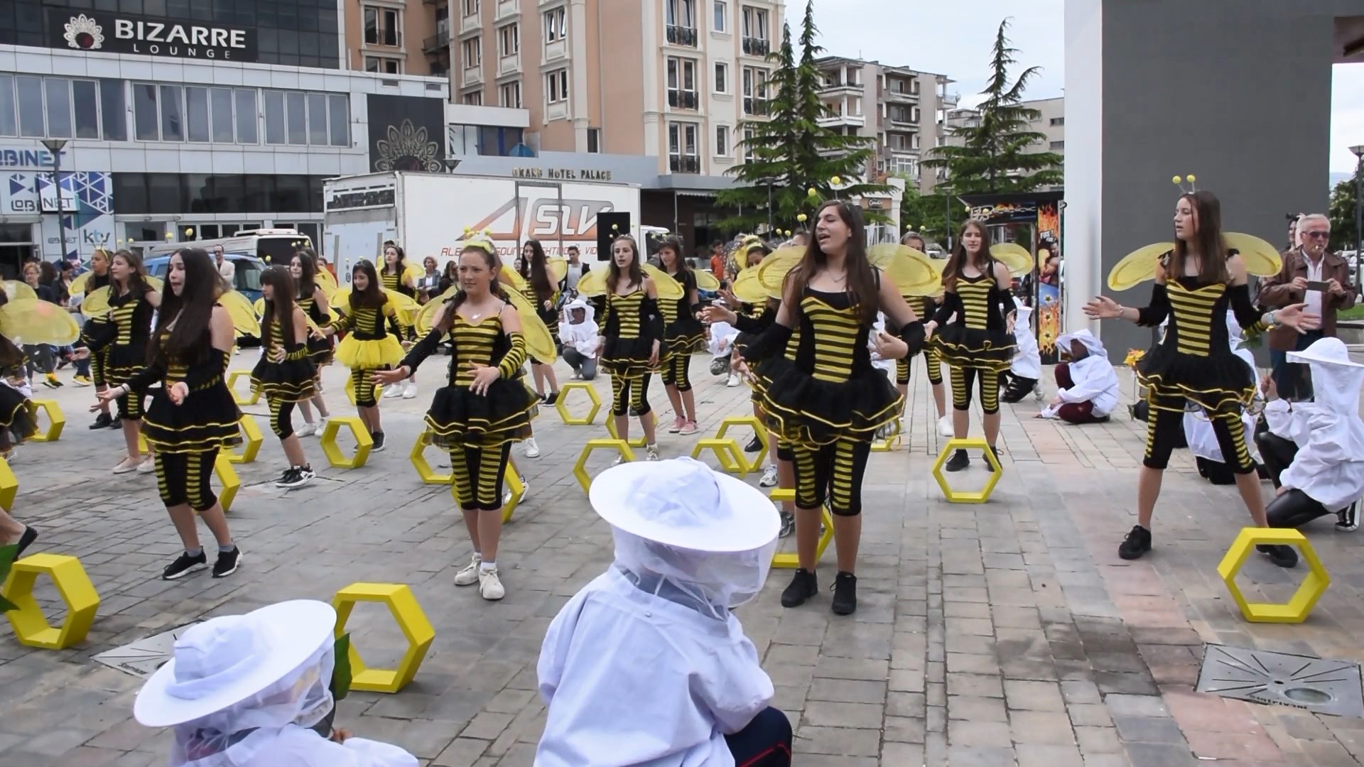 Festa e mjaltit në Korçë bën bashkë bletërritës nga e gjithë hapësira shqiptare