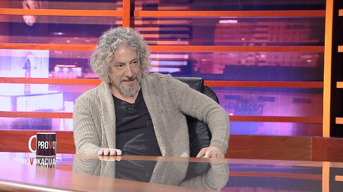 Helidon Fino: Engjëjt e Amerikës, drama që thërret për tolerancën