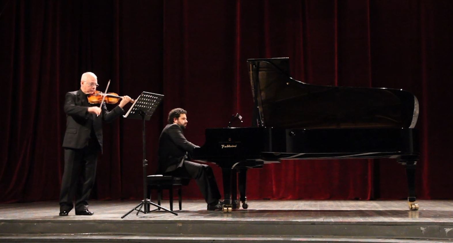 Koncerti recital “Nostalgji”, bashkon Arben Kadeshin dhe Marin Gjollmën