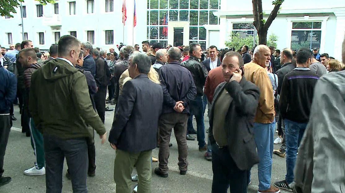 Protestë para Drejtorisë së Policisë së Tiranës