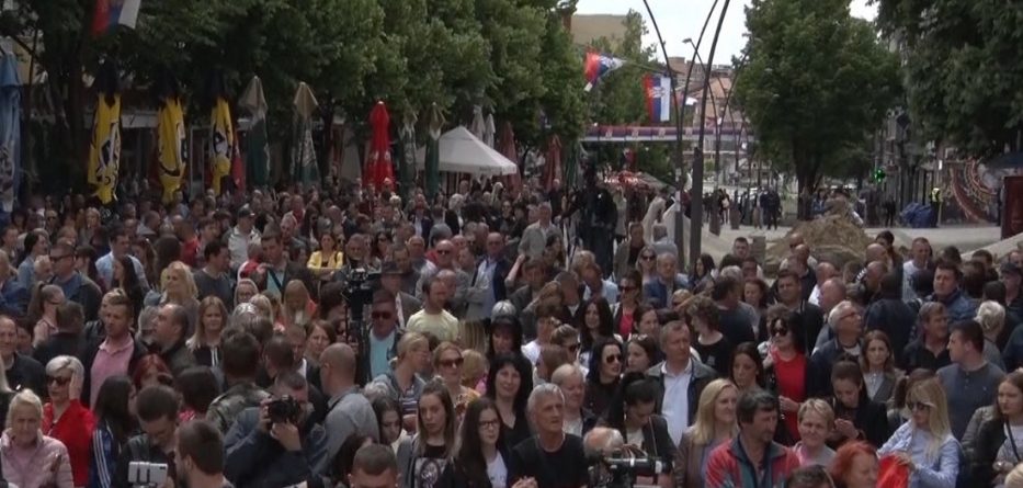 Serbët në veri të Kosovës protestuan kundër arrestimeve të së martës