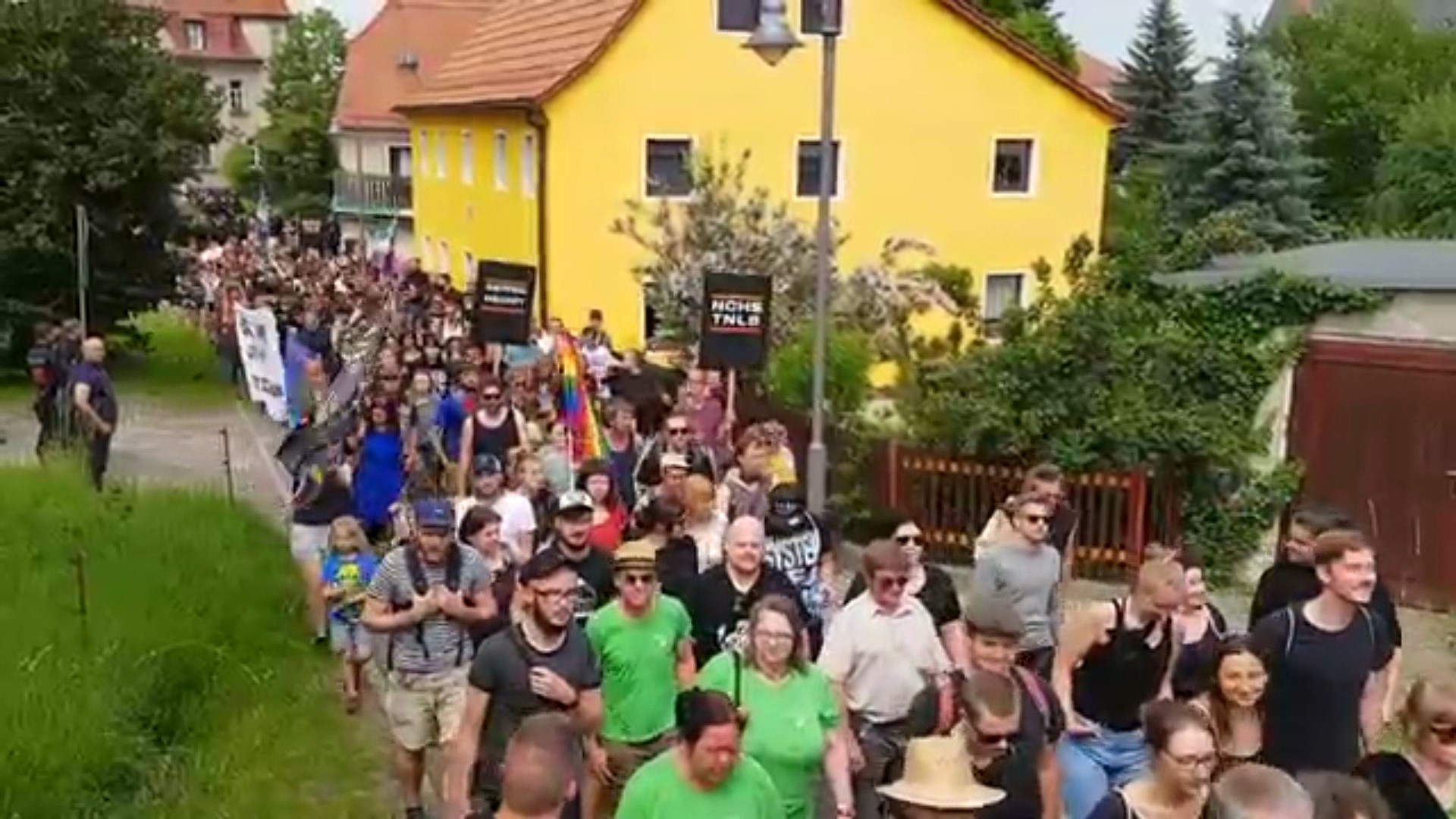 Banorët e fshatit gjerman blejnë gjithë birrën për të bojkotuar festivalin neonazist