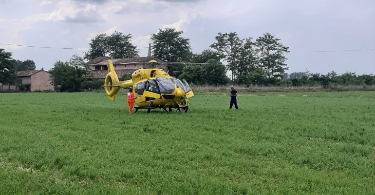 E përplasi makina, shqiptari dërgohet me helikopter në spital (Video)