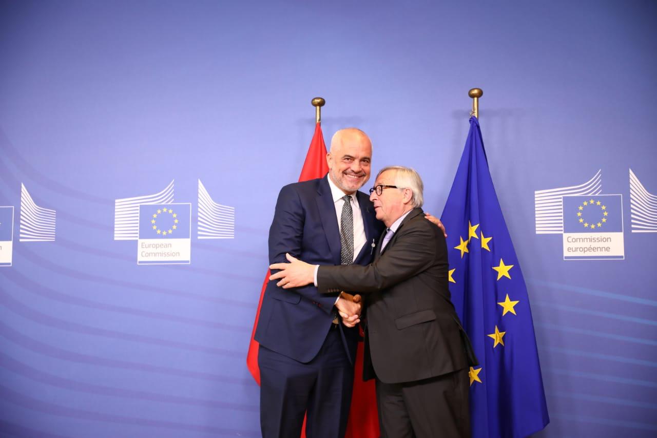 Juncker pret Ramën: Shtyrja e zgjedhjeve dëmton perspektiven europiane të Shqipërisë