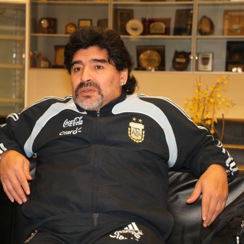 Maradona hedh poshtë zërat se është sëmurë