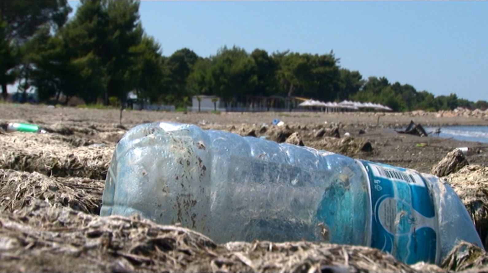 Ndotja në Kune, asnjë pushues në plazh