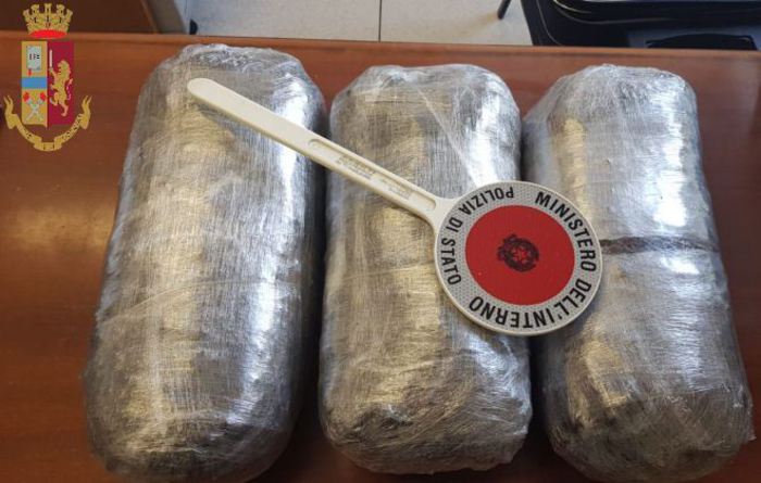 3 kg kokainë në furgon, kush janë dy shqiptarët që u kapën