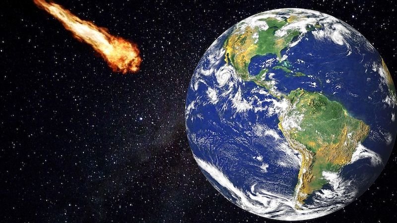 I madh sa një fushë futbolli, një asteroid drejt Tokës