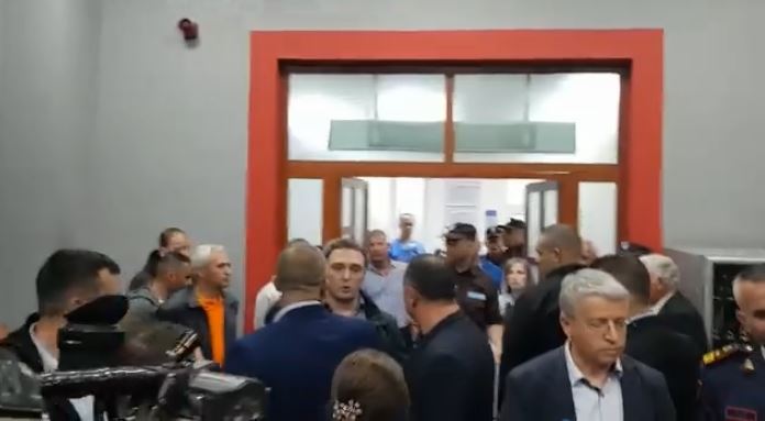 Video/Përlasje verbale mes ministrit Lleshaj dhe Bardh Spahia