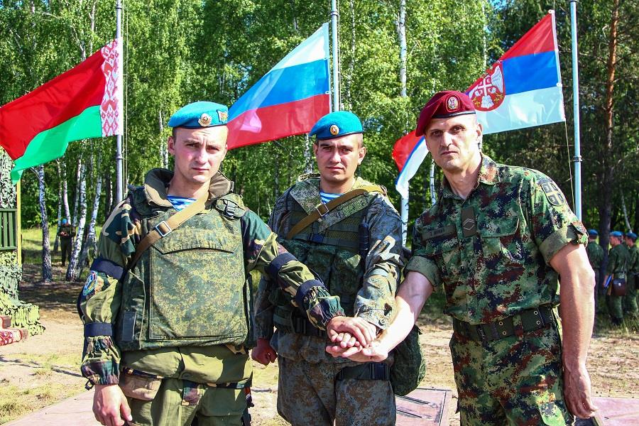 Mediat ruse: Rusia, Bjellorusia e Serbia, stërvitje ushtarake të përbashkët