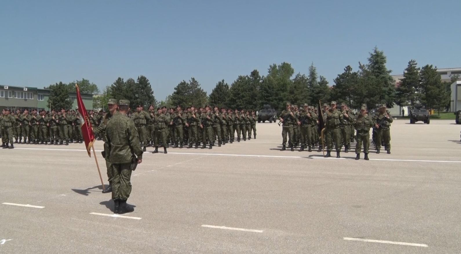 20-vjetori i hyrjes së trupave të NATO-s në Kosovë, parakalon ushtria ...